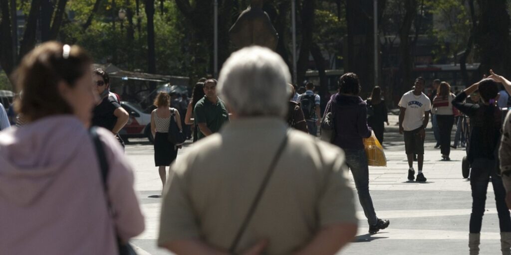 Primeira vara de atenção a idosos faz um ano e é referência no país primeira-vara-de-atencao-a-idosos-faz-um-ano-e-e-referencia-no-pais