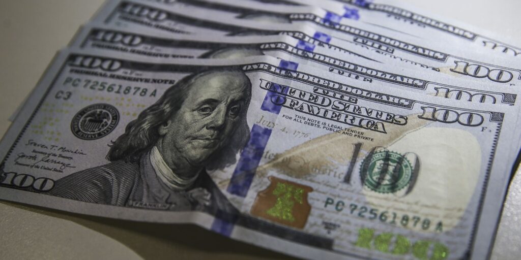 Brasil tem segunda maior saída de dólares da história em 2025 brasil-tem-segunda-maior-saida-de-dolares-da-historia-em-2025