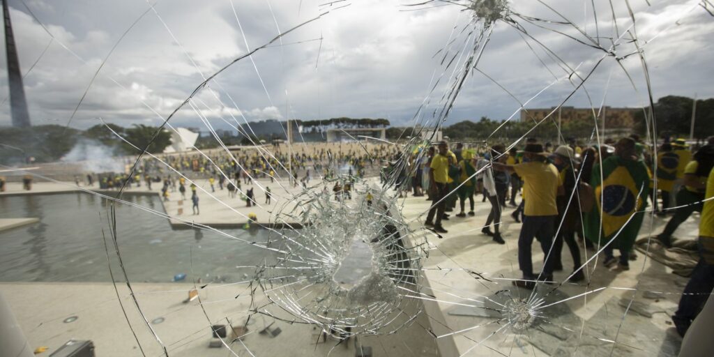Cronologia da tentativa de golpe: atentados, bloqueios e acampamentos cronologia-da-tentativa-de-golpe:-atentados,-bloqueios-e-acampamentos