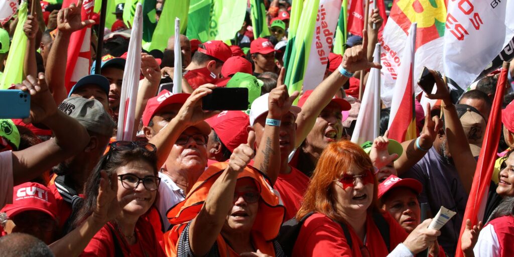 Sindicatos celebram salário mínimo e defendem melhoria em reajustes sindicatos-celebram-salario-minimo-e-defendem-melhoria-em-reajustes