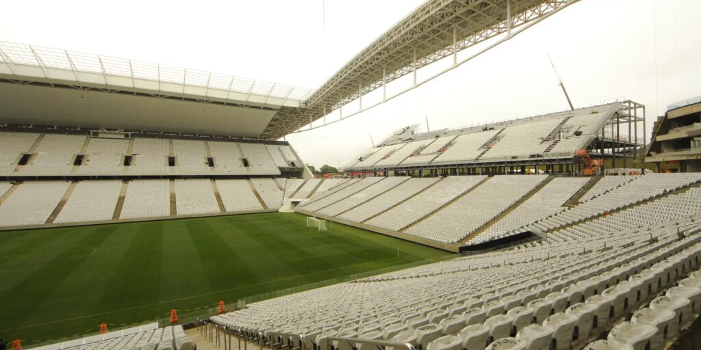 Torcedor é morto por veículo da PM no estádio do Corinthians torcedor-e-morto-por-veiculo-da-pm-no-estadio-do-corinthians