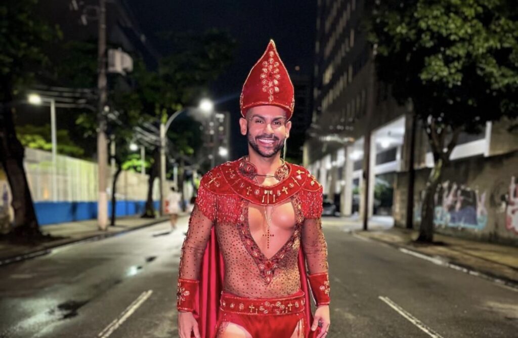 A Força do Papa Negro: Cristiano Amorim exalta a ancestralidade no ensaio técnico da Estácio
