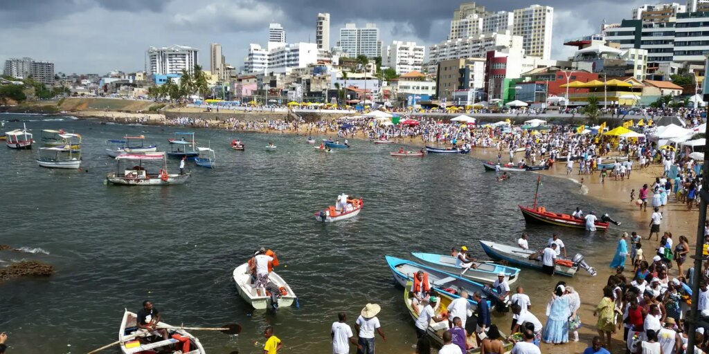 Festa de Iemanjá leva milhares de pessoas ao Rio Vermelho, em Salvador festa-de-iemanja-leva-milhares-de-pessoas-ao-rio-vermelho,-em-salvador
