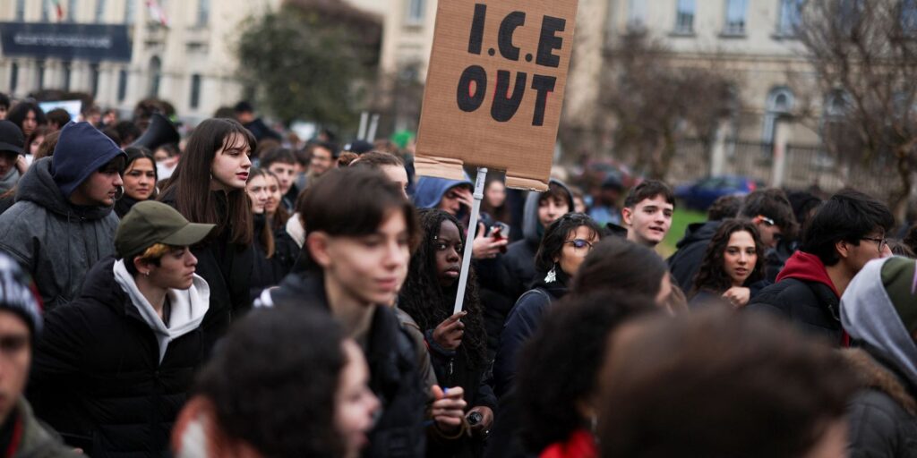 Protestos contra ICE ocorrem em Milão antes da abertura da Olimpíada protestos-contra-ice-ocorrem-em-milao-antes-da-abertura-da-olimpiada