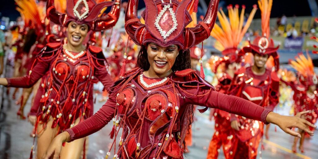 Primeira noite de desfile das escolas de SP celebra figuras femininas primeira-noite-de-desfile-das-escolas-de-sp-celebra-figuras-femininas