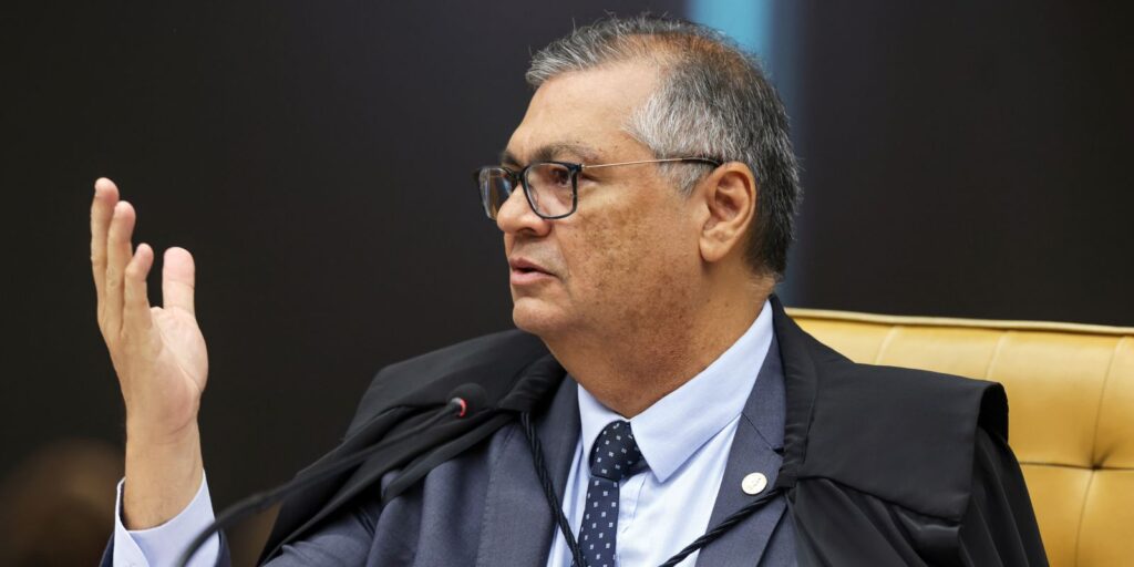 Dino vota por afastar Lei da Anistia para crimes permanentes dino-vota-por-afastar-lei-da-anistia-para-crimes-permanentes