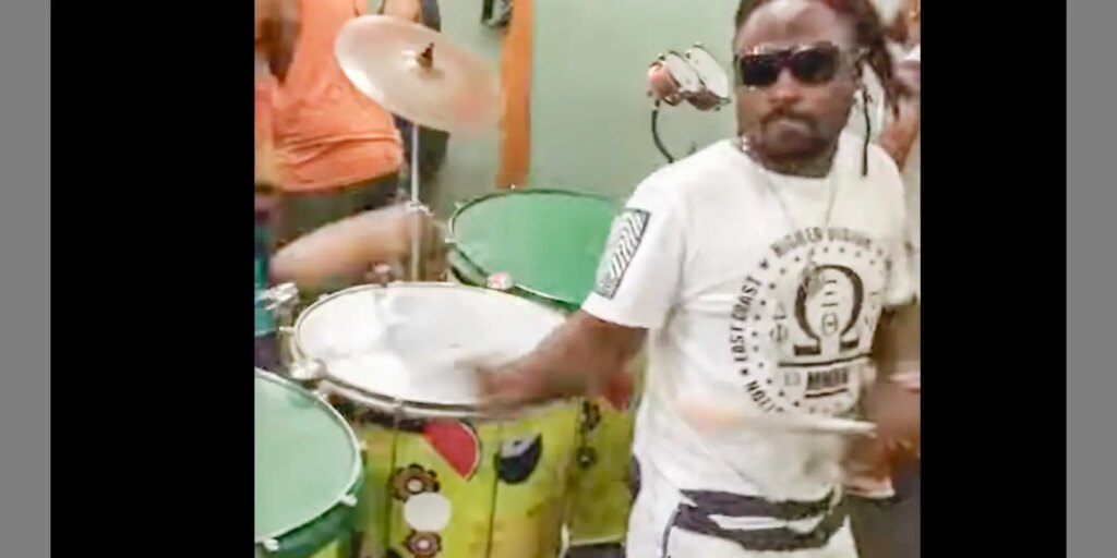 Rei do Surdos: os tambores de Abará ditam o ritmo da folia timbaleira rei-do-surdos:-os-tambores-de-abara-ditam-o-ritmo-da-folia-timbaleira