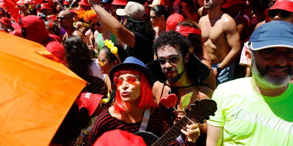 Rio espera receber 6,8 milhões de foliões apenas em blocos de rua rio-espera-receber-6,8-milhoes-de-folioes-apenas-em-blocos-de-rua