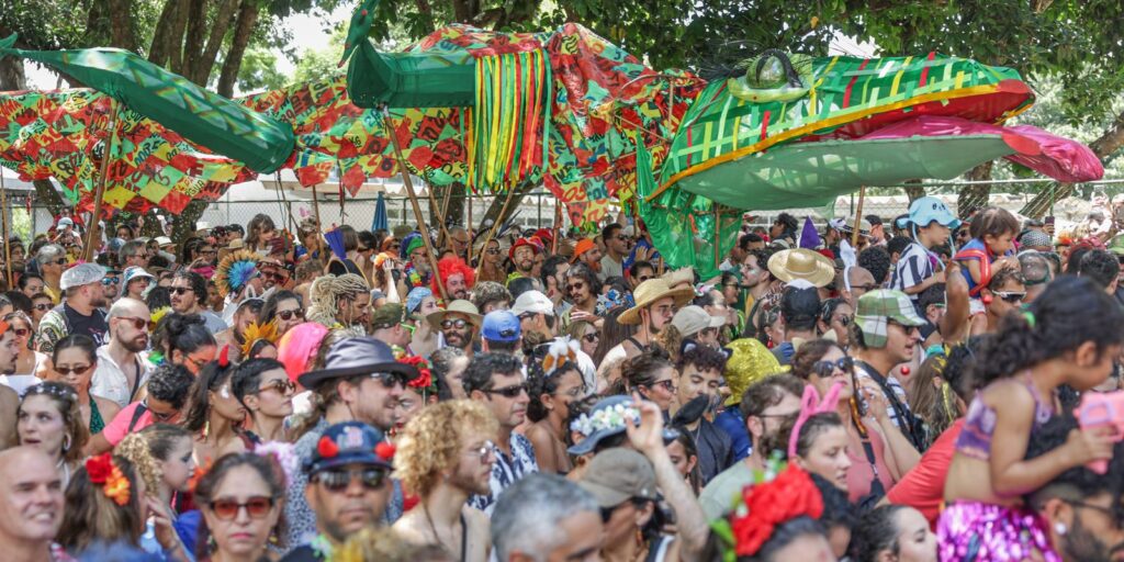 Calango Careta faz carnaval de rua “raiz” no último dia de festa no DF calango-careta-faz-carnaval-de-rua-“raiz”-no-ultimo-dia-de-festa-no-df
