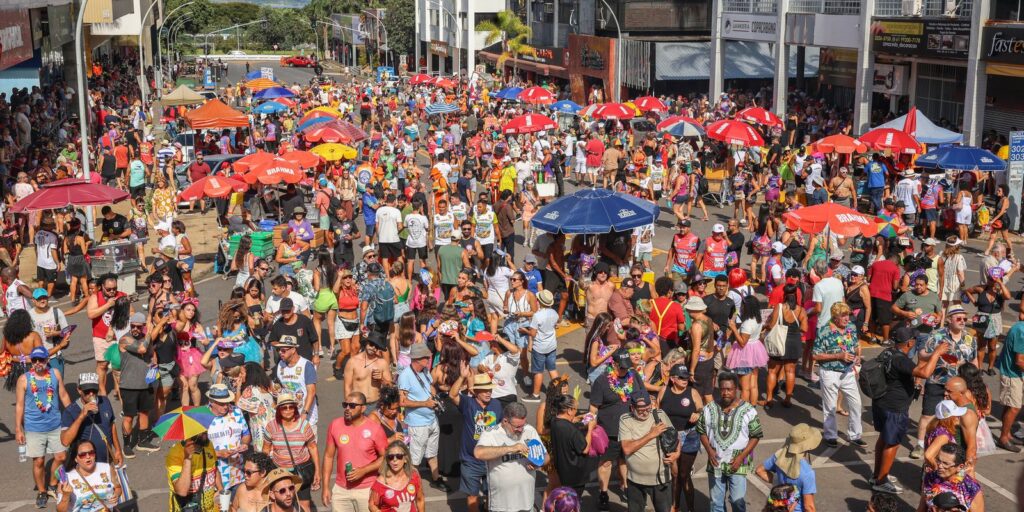 Com quase 50 anos, Pacotão leva multidão à área central de Brasília com-quase-50-anos,-pacotao-leva-multidao-a-area-central-de-brasilia