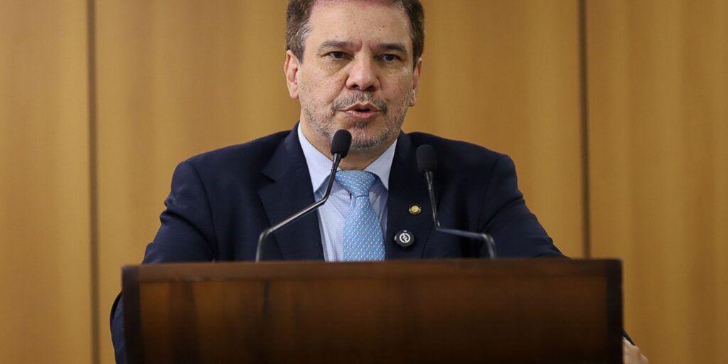 Ministro pede debate sobre recursos para combater crime organizado ministro-pede-debate-sobre-recursos-para-combater-crime-organizado
