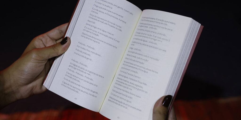 Leituraço com pé na areia: evento no Rio leva livros à praia leituraco-com-pe-na-areia:-evento-no-rio-leva-livros-a-praia