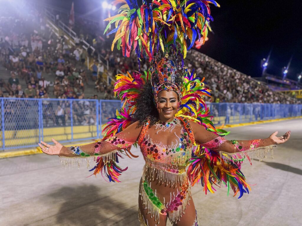 Bombeira e Musa: Angel Vilas-Bôas brilhou em jornada dupla de tirar o fôlego no Carnaval