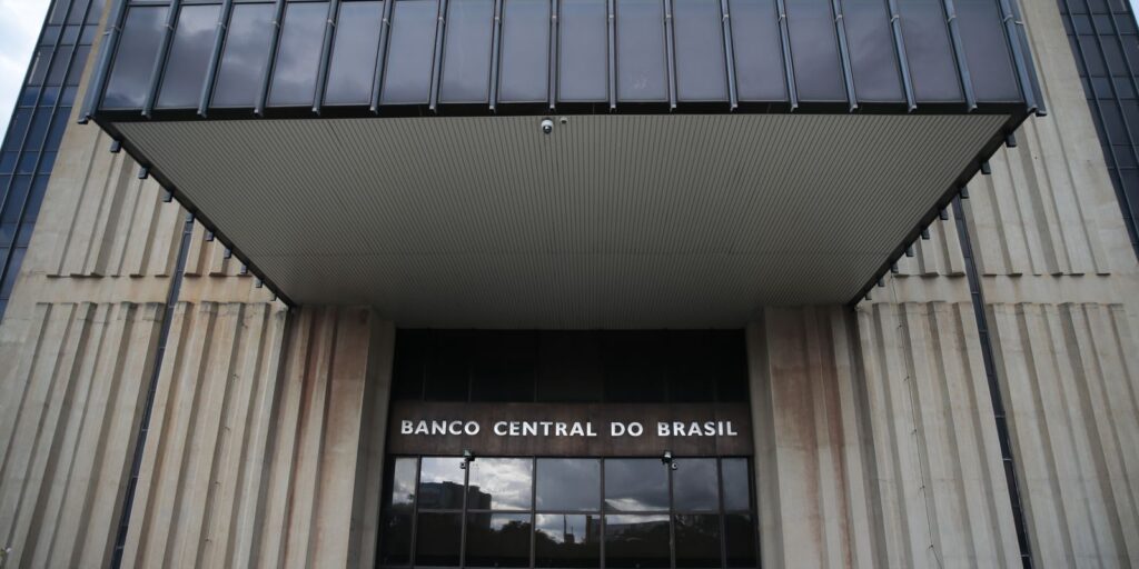 ata-do-copom:-bc-nao-indica-mais-cortes-na-taxa-de-juros