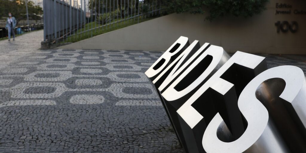 BNDES anuncia R$ 10 bilhões para indústria 4.0 e bens de capital verde bndes-anuncia-r$-10-bilhoes-para-industria-4.0-e-bens-de-capital-verde