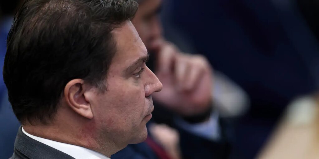 Ex-deputado Ramagem é solto após ficar dois dias preso nos EUA ex-deputado-ramagem-e-solto-apos-ficar-dois-dias-preso-nos-eua