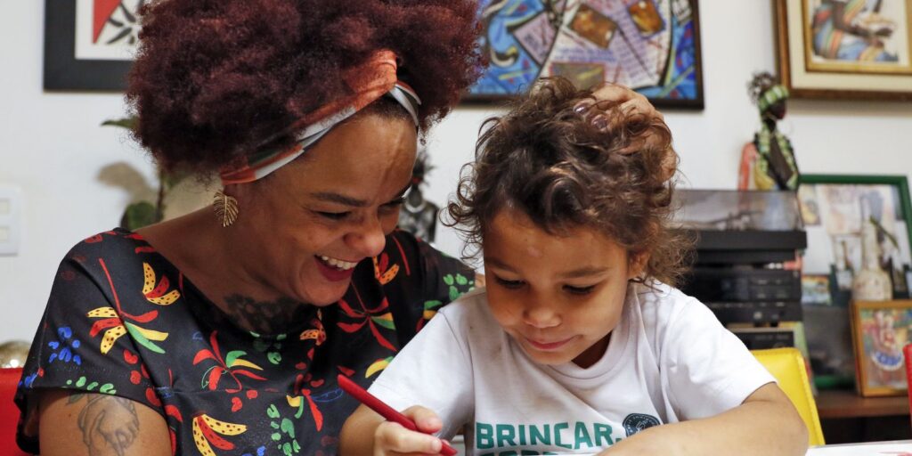 Trilha sonora do Dia das Mães embala afetos, lembranças e amores trilha-sonora-do-dia-das-maes-embala-afetos,-lembrancas-e-amores