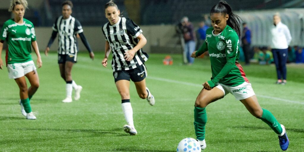 br-feminino:-palmeiras-goleia-atletico-mg-e-assume-vice-lideranca