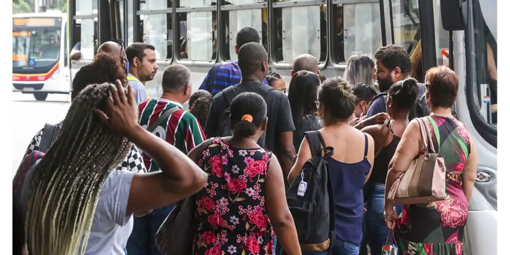 numero-de-pessoas-em-busca-de-emprego-ha-dois-anos-ou-mais-cai-21,7%
