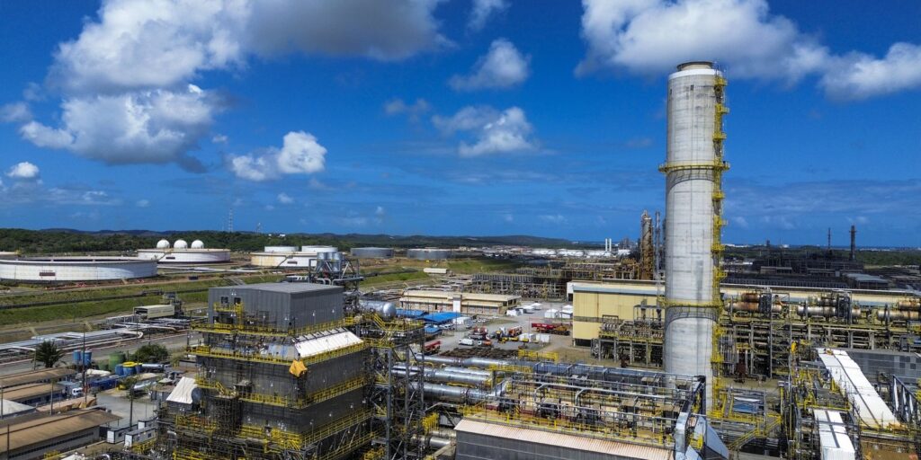 refinarias-da-petrobras-operam-com-mais-de-100%-de-capacidade;-entenda