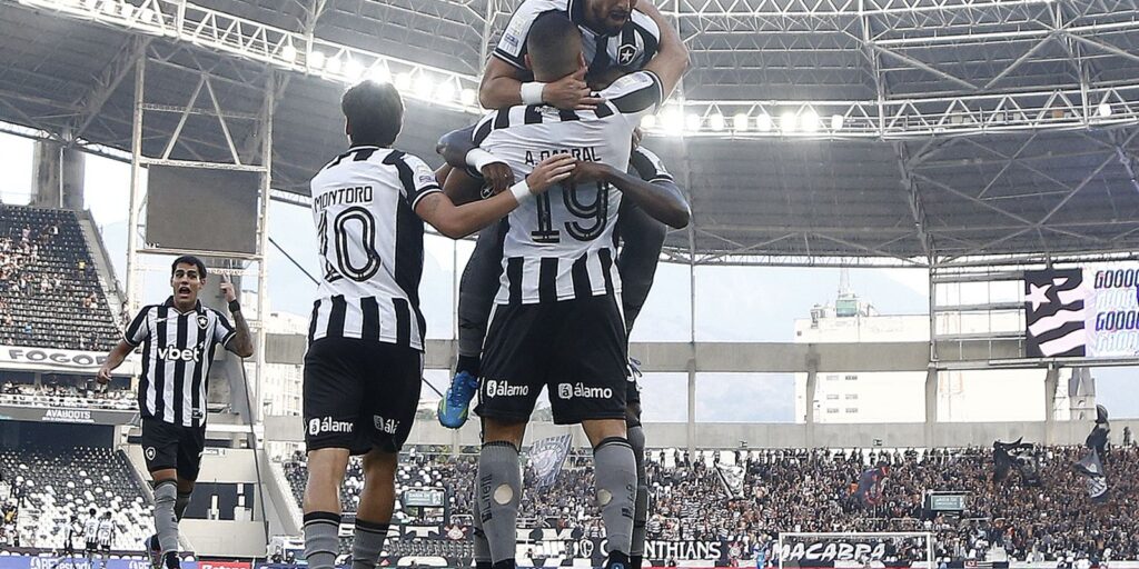 Botafogo vence Corinthians pelo Brasileirão com três de Arthur Cabral botafogo-vence-corinthians-pelo-brasileirao-com-tres-de-arthur-cabral