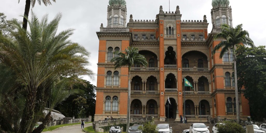 Justiça Federal manda derrubar perfis com desinformação sobre Fiocruz justica-federal-manda-derrubar-perfis-com-desinformacao-sobre-fiocruz