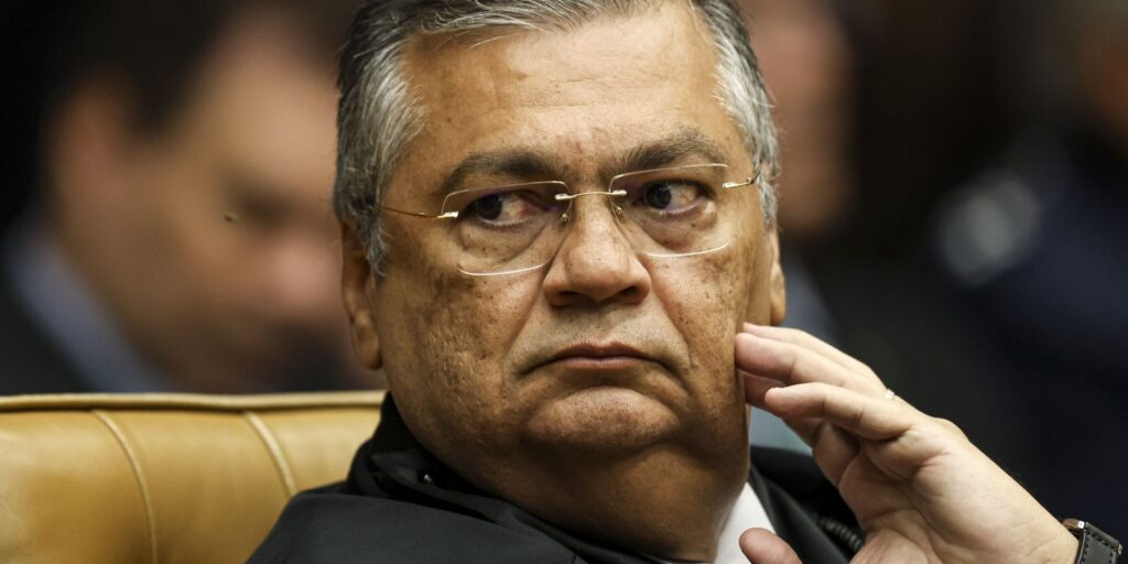 dino-diz-ter-sido-ameacado-de-morte-por-funcionaria-de-companhia-aerea