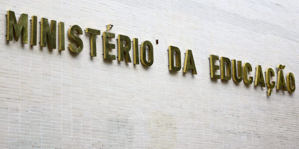 Formação de professores a distância mostra desempenho 53,1% inferior formacao-de-professores-a-distancia-mostra-desempenho-53,1%-inferior
