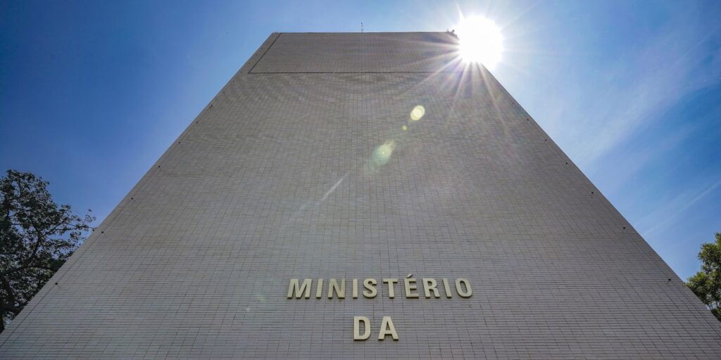 Defesa e Cidades lideram bloqueios no Orçamento de 2026 defesa-e-cidades-lideram-bloqueios-no-orcamento-de-2026