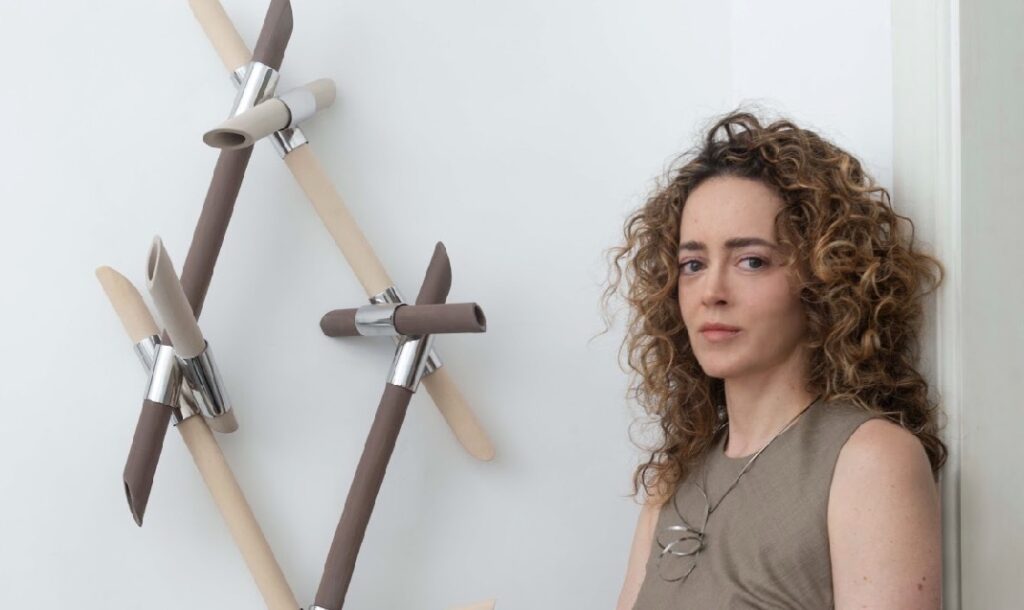 Ana Holck completa 25 anos de trajetória com exposição na Maneco Müller: Multiplo