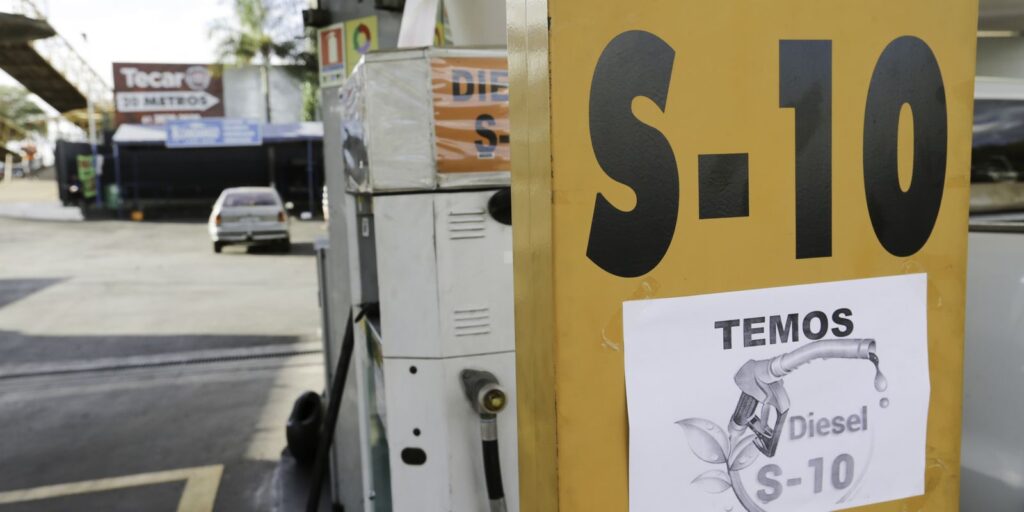 Petrobras ajusta preços do diesel para R$ 1,12 petrobras-ajusta-precos-do-diesel-para-r$-1,12