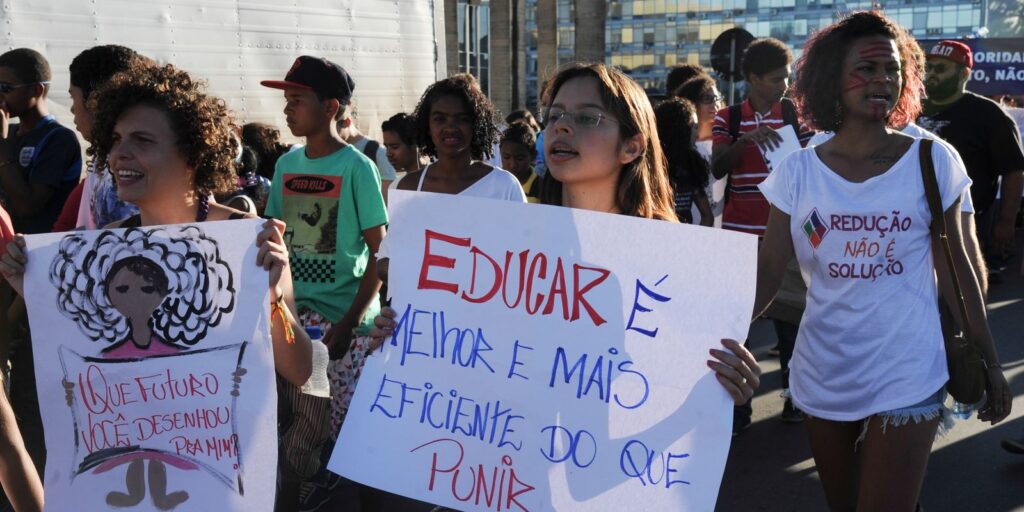 Comissão da Câmara aprova redução da maioridade penal para 16 anos comissao-da-camara-aprova-reducao-da-maioridade-penal-para-16-anos