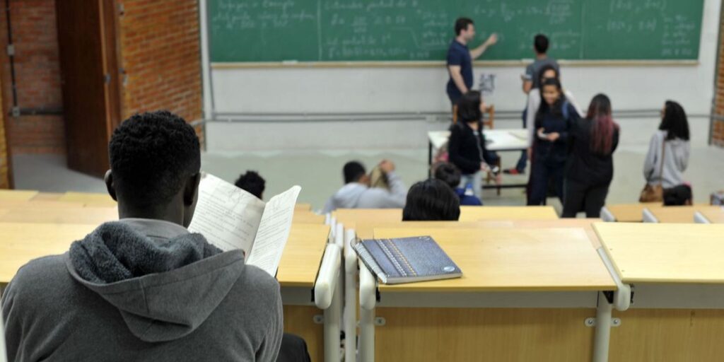 Instituições têm até 15 de junho para aderir ao Fies do 2º semestre instituicoes-tem-ate-15-de-junho-para-aderir-ao-fies-do-2o-semestre