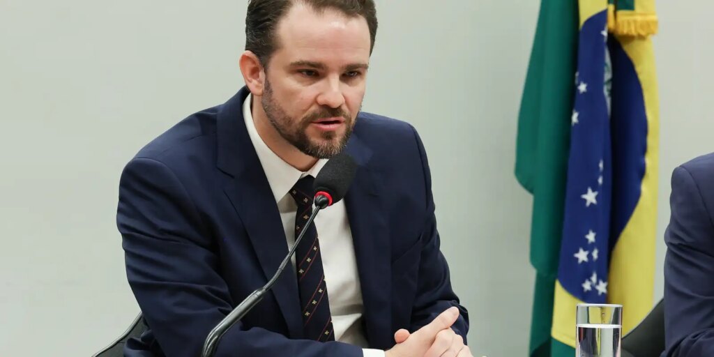 Durigan critica PEC que dá autonomia ao BC por criar “novo Poder” durigan-critica-pec-que-da-autonomia-ao-bc-por-criar-“novo-poder”