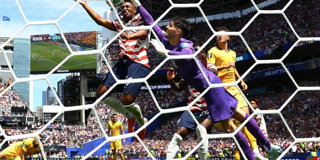 estados-unidos-bate-a-australia-e-fica-perto-da-classificacao