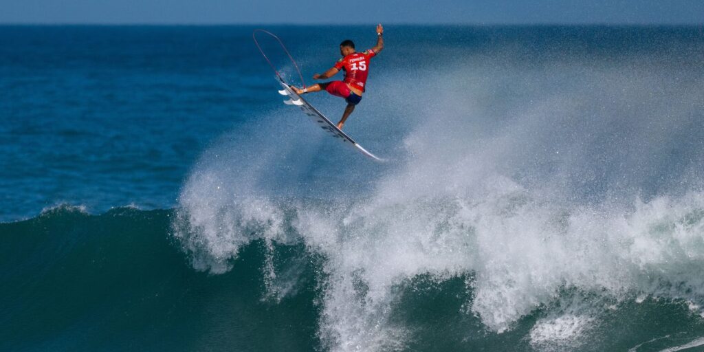 Com 4 surfistas, Brasil segue na briga pela etapa de Saquarema com-4-surfistas,-brasil-segue-na-briga-pela-etapa-de-saquarema