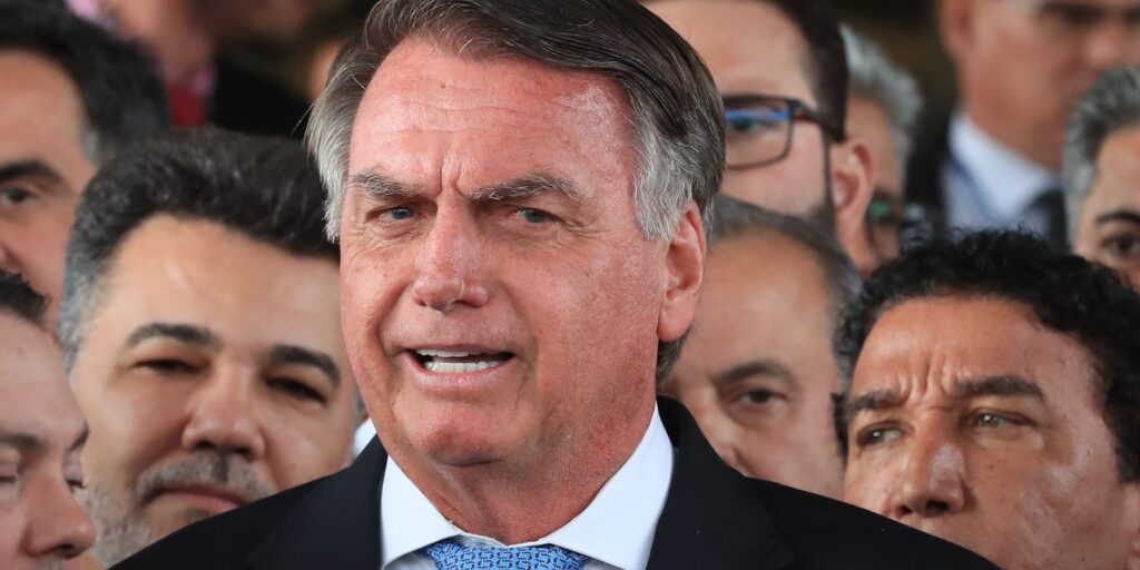 Moraes autoriza defesa de Bolsonaro a acompanhar depoimento sobre arma moraes-autoriza-defesa-de-bolsonaro-a-acompanhar-depoimento-sobre-arma