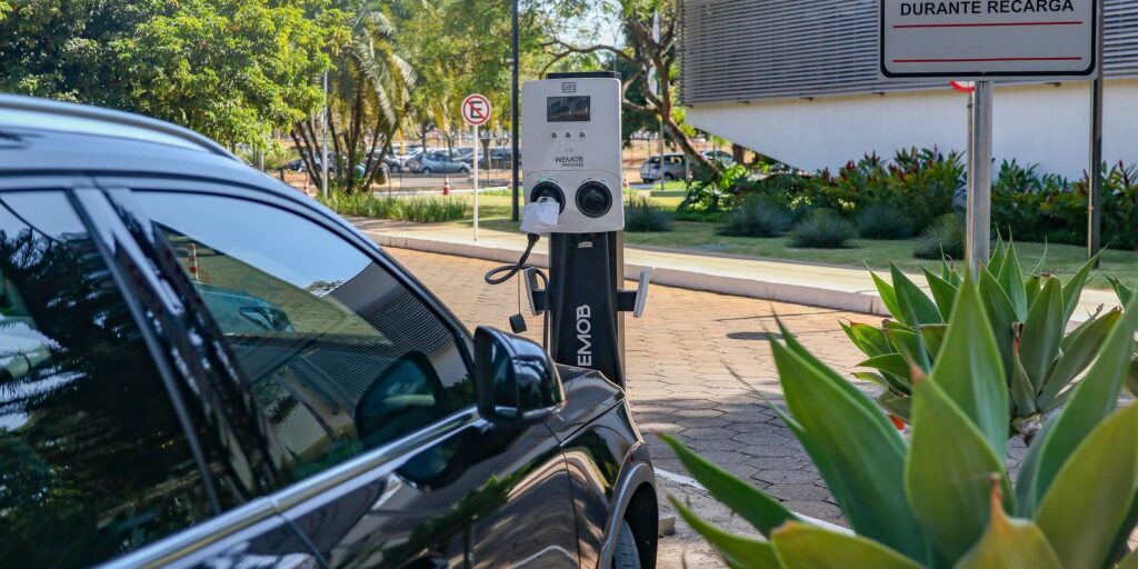governo-mantem-elevacao-de-tarifas-a-carro-eletrico-e-cria-cota-zero
