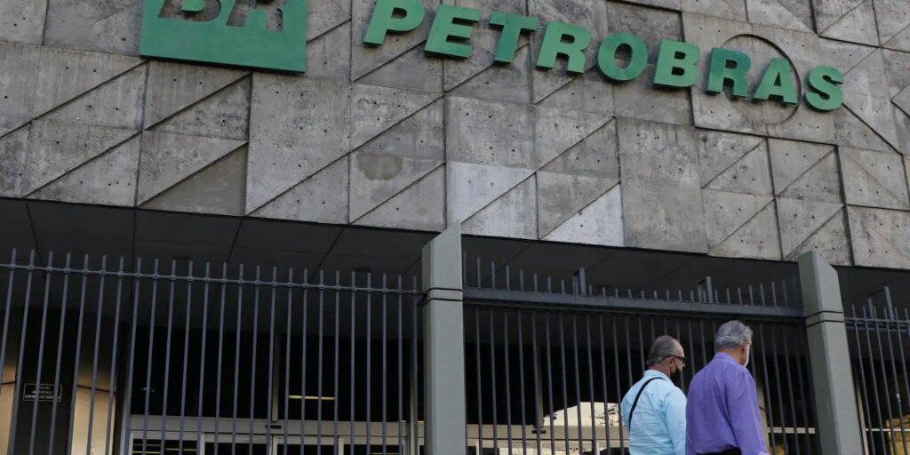 Com alívio da guerra, Petrobras reduz preço do querosene de aviação com-alivio-da-guerra,-petrobras-reduz-preco-do-querosene-de-aviacao