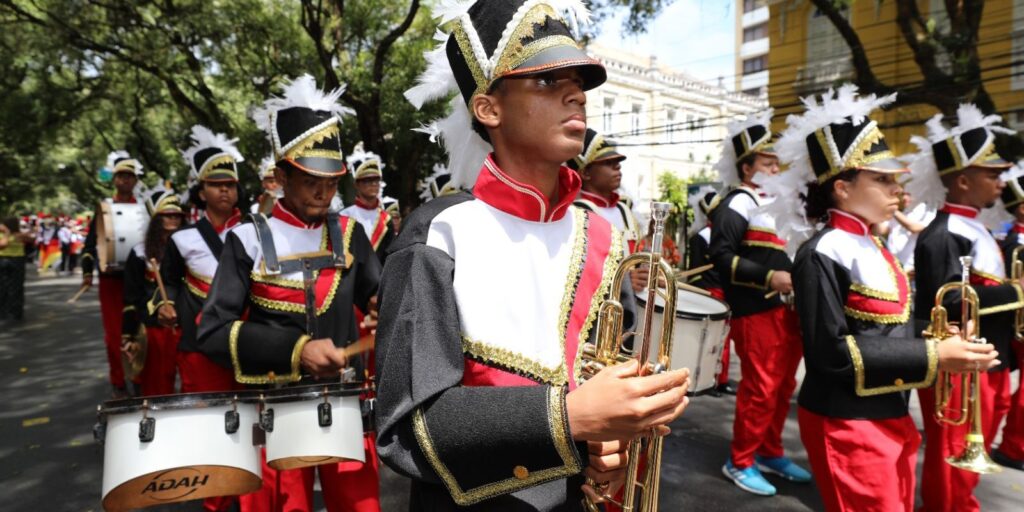 Fanfarras são tradição em desfiles em memória da Independência Baiana fanfarras-sao-tradicao-em-desfiles-em-memoria-da-independencia-baiana