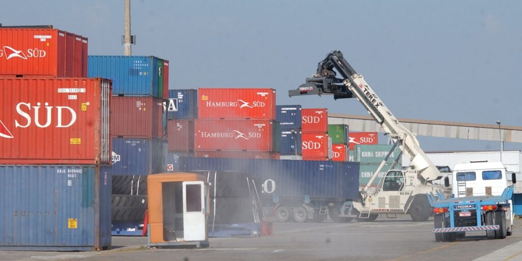 Exportações aos EUA crescem pela primeira vez após tarifaço de Trump exportacoes-aos-eua-crescem-pela-primeira-vez-apos-tarifaco-de-trump