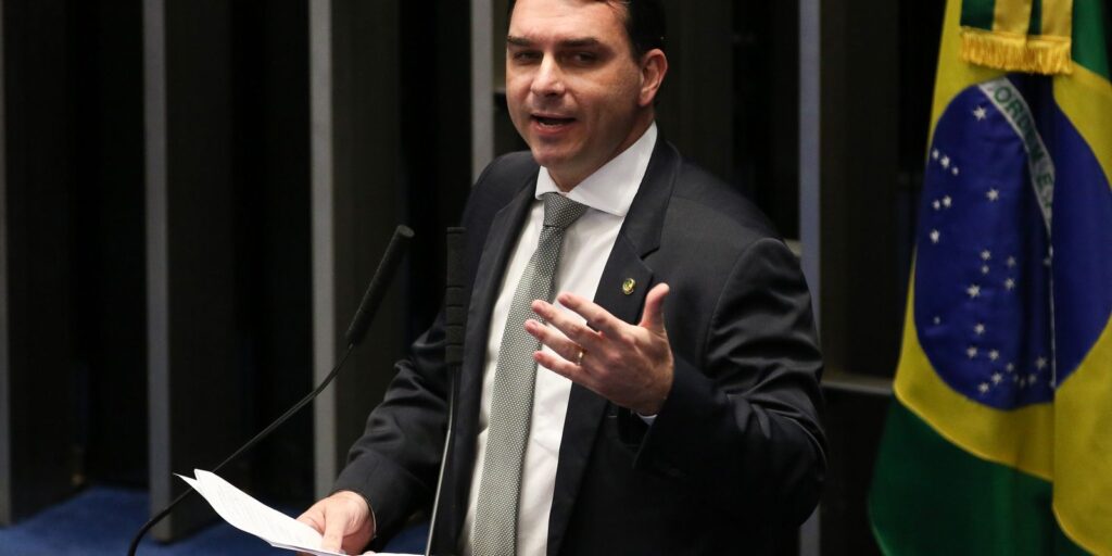 PGR pede que Flávio Bolsonaro seja ouvido por calúnia contra Lula pgr-pede-que-flavio-bolsonaro-seja-ouvido-por-calunia-contra-lula