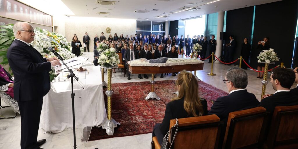 Corpo do ministro aposentado Octavio Galotti é velado no STF corpo-do-ministro-aposentado-octavio-galotti-e-velado-no-stf