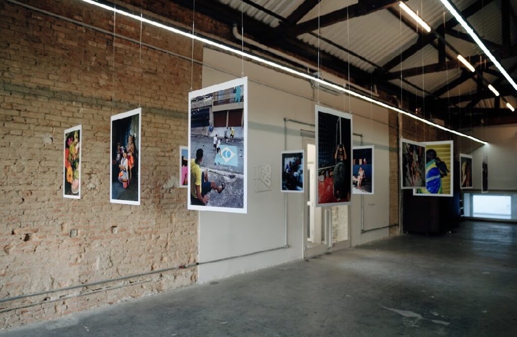 Com entrada gratuita, Kenner e Projeto Click na Favela inauguram exposição ‘Territorialidade de Afeto’ em São Paulo