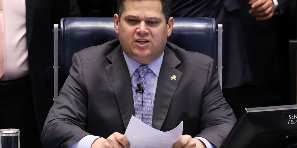 Governo pede a Alcolumbre que instale comissão sobre MP das Blusinhas governo-pede-a-alcolumbre-que-instale-comissao-sobre-mp-das-blusinhas