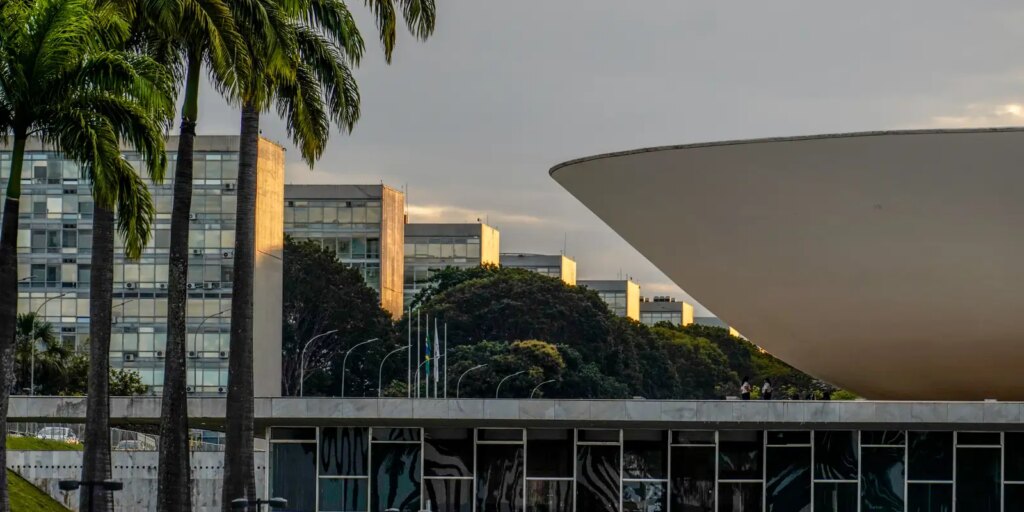 Líder do PT passa mal e Câmara suspende votações lider-do-pt-passa-mal-e-camara-suspende-votacoes