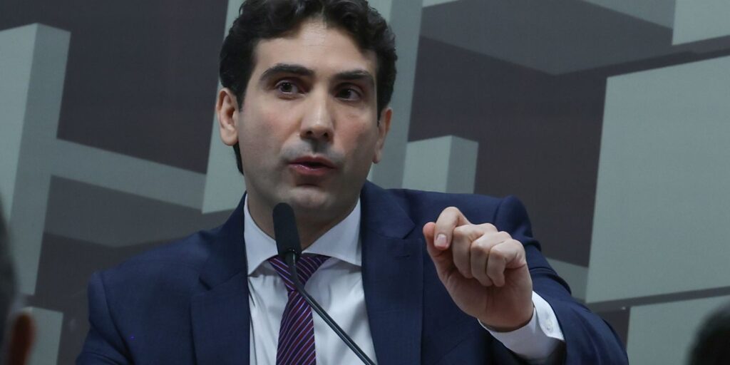 Galípolo critica empresas que pressionam para usar FGC galipolo-critica-empresas-que-pressionam-para-usar-fgc