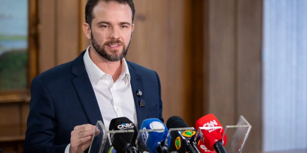 Governo ouvirá empresários para decidir se aplicará lei contra EUA governo-ouvira-empresarios-para-decidir-se-aplicara-lei-contra-eua