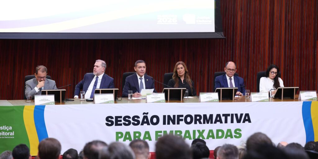 Presidente do TSE defende urna eletrônica em reunião com embaixadores presidente-do-tse-defende-urna-eletronica-em-reuniao-com-embaixadores