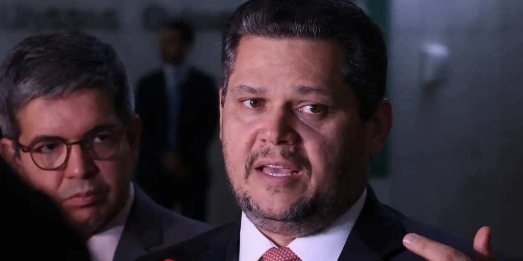 Alcolumbre envia PEC do fim da escala 6×1 para CCJ do Senado alcolumbre-envia-pec-do-fim-da-escala-6×1-para-ccj-do-senado